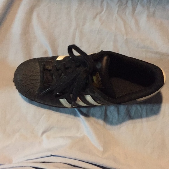 Black adidas superstars - Picture 2 of 5